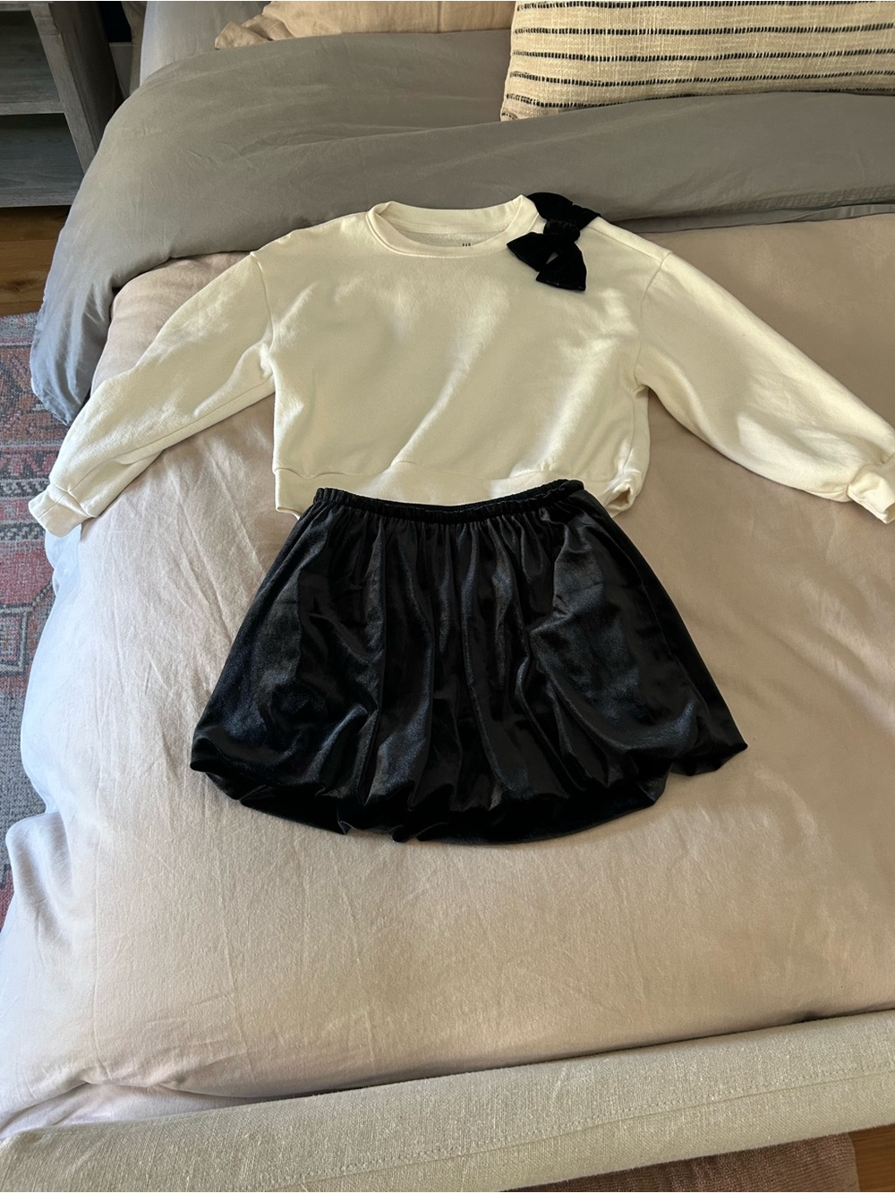 Gap kids size L Cream Sweatshirt with Black Bow + Black velvet bubble Skirt Set
